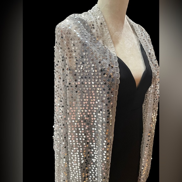 NEW ! Silver sequins shawl w/ fringe Perfect for special occasion 🍾🥂 - Picture 3 of 5
